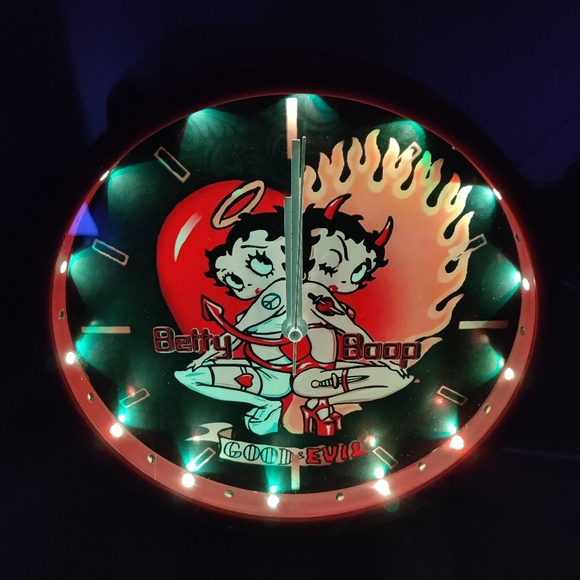 COPY - Betty Boop Good n Evil angel wall clock with led lights - Picture 3 of 14